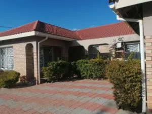 Khayalami Guest House - Mahalapye