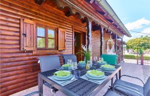 Stunning Home In Starjak With Jacuzzi