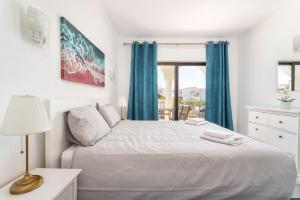 Host Wise - Lively Charming Apartment w Pool