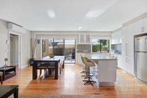 Central Townhouse For Six by ReadyStay