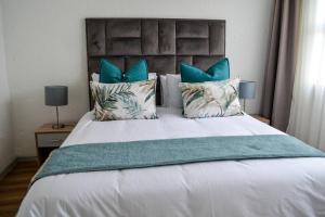 Peaceful gateaway - 2 bed apartment in Sunninghill with back-up power