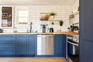 The Old Kettle Cabin with Hot Tub - Mill Village