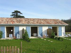 Maisons de vacances Gite Le Trefle Studioescos : Maison 1 Chambre