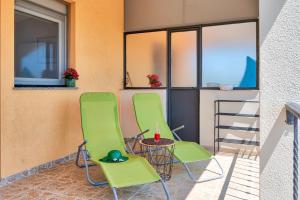 Teuta Apartments - a beach and a sea view