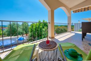 Teuta Apartments - a beach and a sea view 