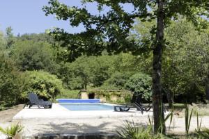 Maisons de vacances Maison 6 couchages avec piscine partagee dans le bourg : photos des chambres