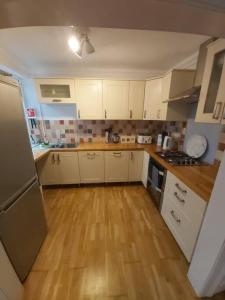 Charming 2 double bed cottage style house