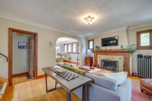 Ferndale Gem, Walk to Stores and Restaurants!