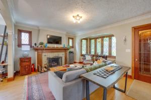 Ferndale Gem, Walk to Stores and Restaurants!