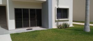 Excellent 2 bedroom condo with pool!