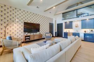 Spacious Michigan Home about 6 Mi to Boyne Mountain!