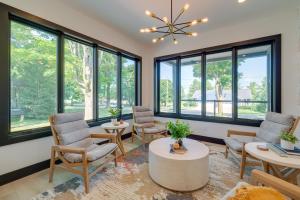 Spacious Michigan Home about 6 Mi to Boyne Mountain!