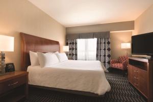 King Room room in Hilton Garden Inn Akron-Canton Airport