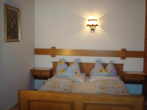 Classic Single Room with Balcony room in Gästehaus-Pension Bendler