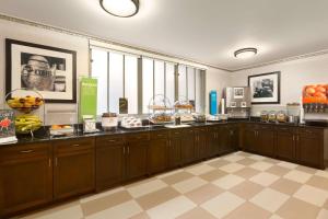 Hampton Inn Chicago DowntownN LoopMichigan Ave