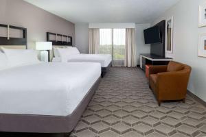 Executive Suite with Two Double Beds - Non-Smoking room in Embassy Suites Dallas - Park Central Area