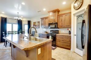 Fire Pit and Mountain Views Horseshoe Bend Retreat