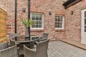 Paradise Square Remodelled 18th Century Ground Floor