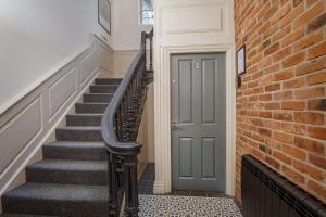 Paradise Square Remodelled 18th Century Ground Floor