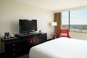 Standard King Room room in Doubletree by Hilton Los Angeles Downtown
