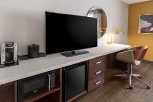 King Room - Hearing Access room in Hilton Garden Inn Los Angeles / Hollywood