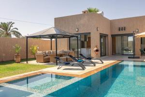 Villa Sanna, élégante avec piscine Chauffée, jeux