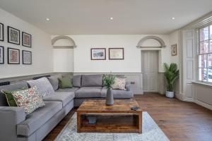 Paradise Square-Remodelled 18th Century Apartment