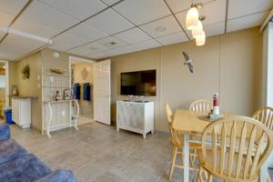 Cozy Oceanfront Condo with Pool and Beach Access!