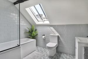 Paradise Square - Remodelled 18th Century Apartme