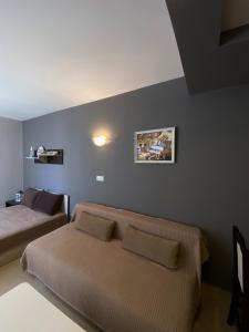 Studio B2