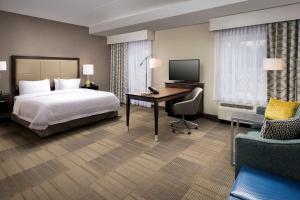 King Room - Non-Smoking room in Hampton Inn & Suites Falls Church
