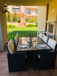 Spacious 3BR Seaview apartment - 50m to Beach