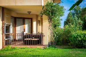 3 bedroom seaview apartment Ground floor