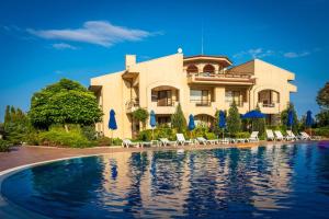 3 bedroom seaview apartment Ground floor