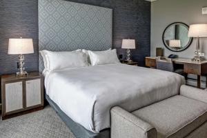 Corner King Room room in Hilton Nashville Green Hills