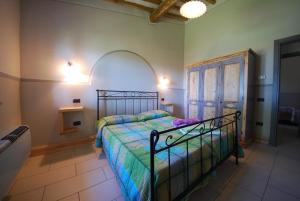 Two-Bedroom Apartment room in Spoleto by the pool