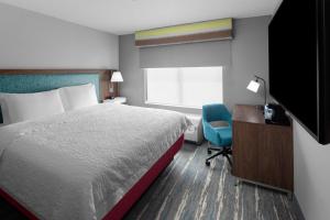 Small King Room - Non-Smoking room in Hampton Inn Phoenix - Biltmore