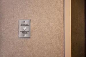 King Room - Hearing Access room in Hampton Inn & Suites Nashville Downtown