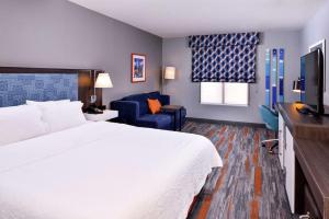 Queen Studio with Sofa Bed - Non-Smoking room in Hampton Inn & Suites Legacy Park-Frisco