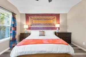 Modern Cabin Nestled in a Pine Forest Near Austin - Bastrop