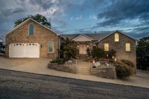 Majestic Mountain Getaway