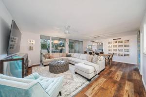 The Regal Beagle - Beacon Manor