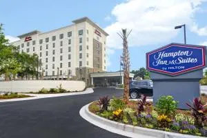 Hampton Inn & Suites Charleston Airport - 北查尔斯顿