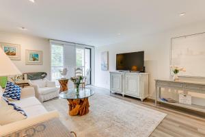Walk to Pier and Golf Heart of Harbour Town Condo