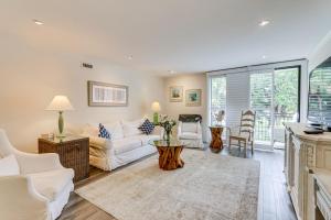 Walk to Pier and Golf Heart of Harbour Town Condo