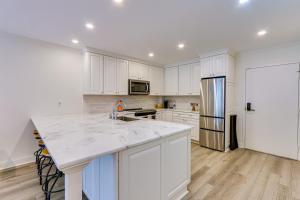 Walk to Pier and Golf Heart of Harbour Town Condo