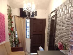 APARTAMENTO PARA TRES PERSONAS a 10 minutos del centro de eventos valle del pacifico y a la misma distancia del centro de la ciudad Y también a 300 mts del Orquideorama