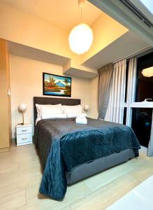 New & Modern Cozy 1BR w Balcony@BGC, WiFi 300MBPS