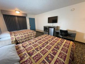 Standard Double Room - Non-Smoking room in Countryside Inn