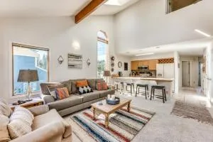 Bright Townhome - 1 Mile to Downtown Cloudcroft - ألاموغوردو